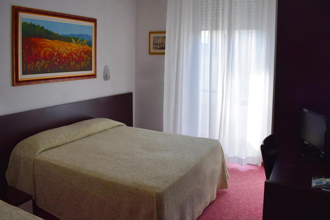 Hotel Igea Spiaggia 벨레지아아지마리나 외부 사진