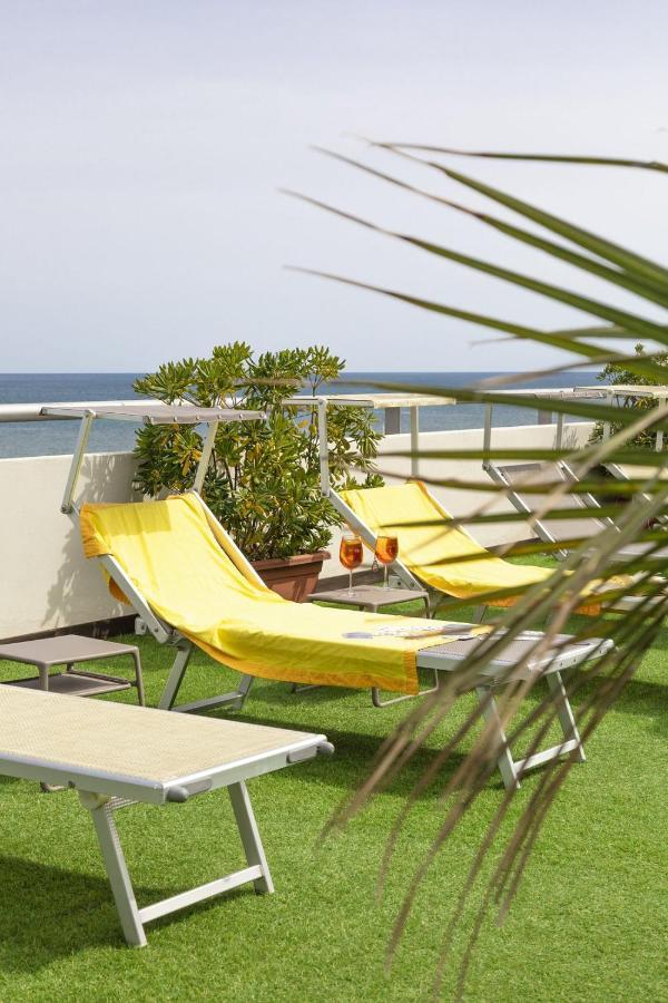 Hotel Igea Spiaggia 벨레지아아지마리나 외부 사진