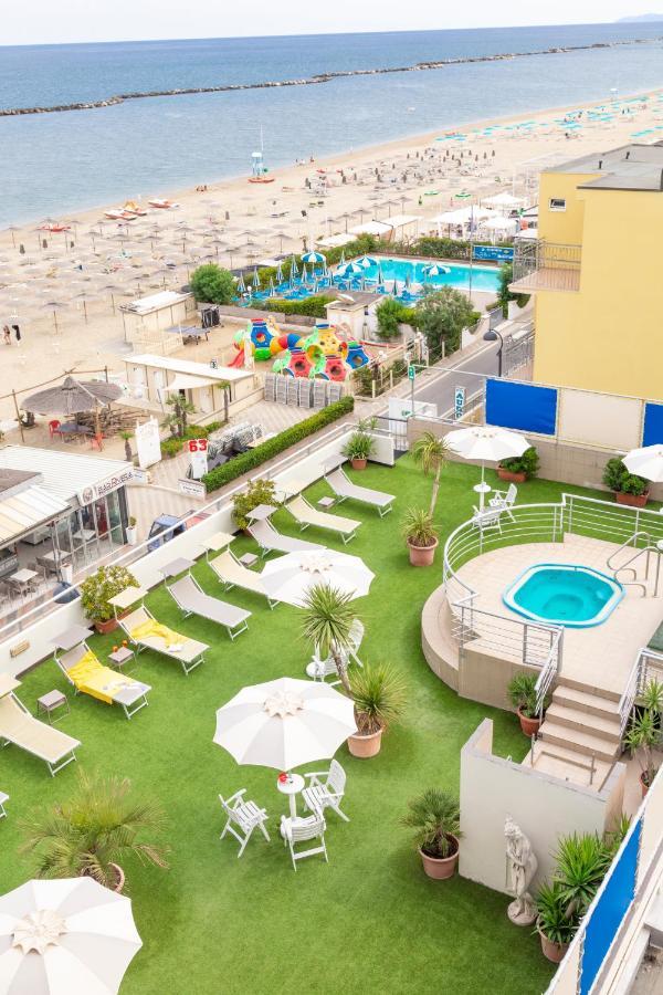Hotel Igea Spiaggia 벨레지아아지마리나 외부 사진