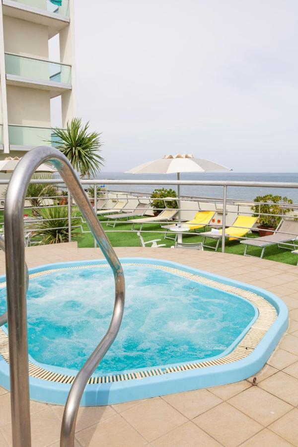 Hotel Igea Spiaggia 벨레지아아지마리나 외부 사진