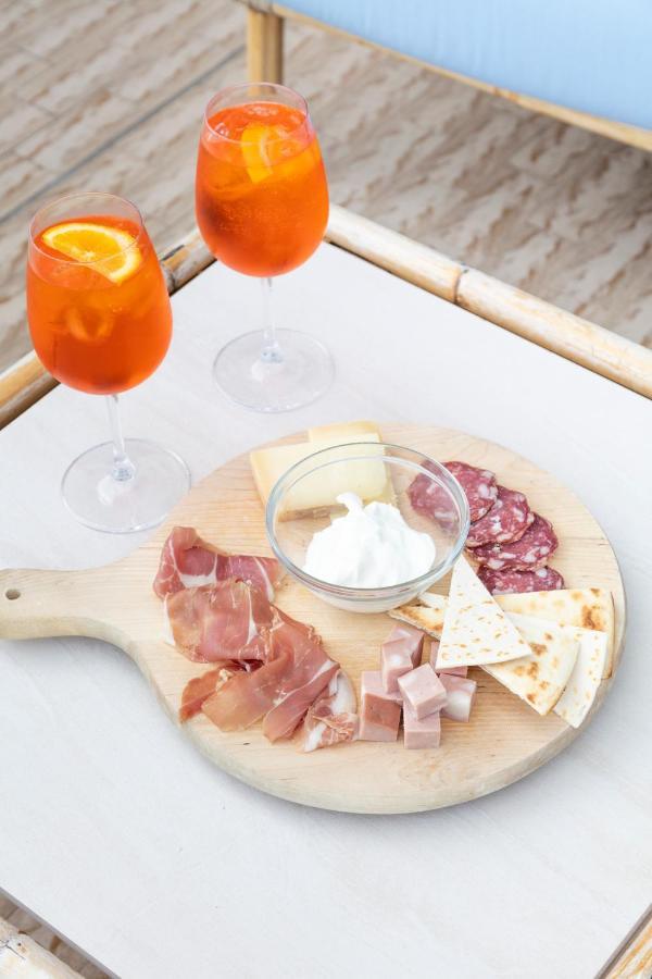 Hotel Igea Spiaggia 벨레지아아지마리나 외부 사진