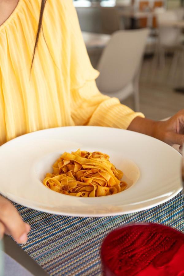 Hotel Igea Spiaggia 벨레지아아지마리나 외부 사진