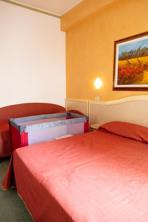 Hotel Igea Spiaggia 벨레지아아지마리나 외부 사진