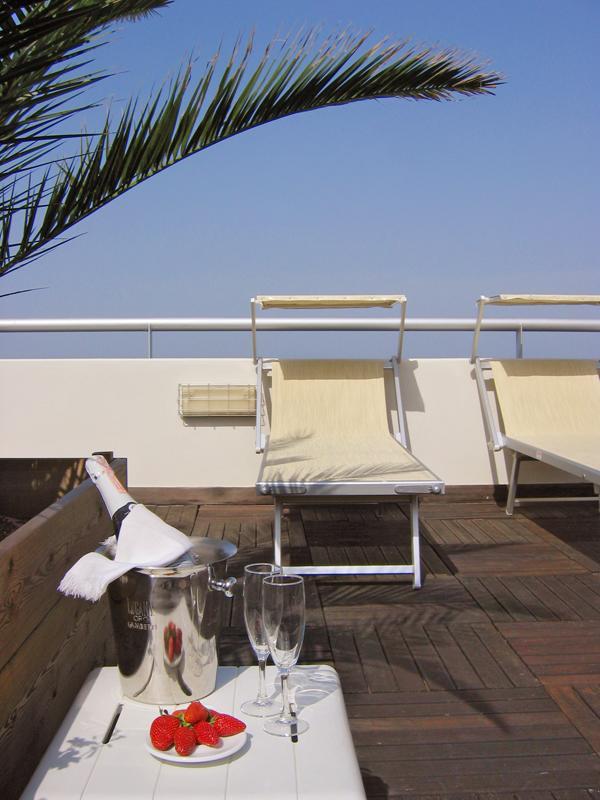 Hotel Igea Spiaggia 벨레지아아지마리나 외부 사진