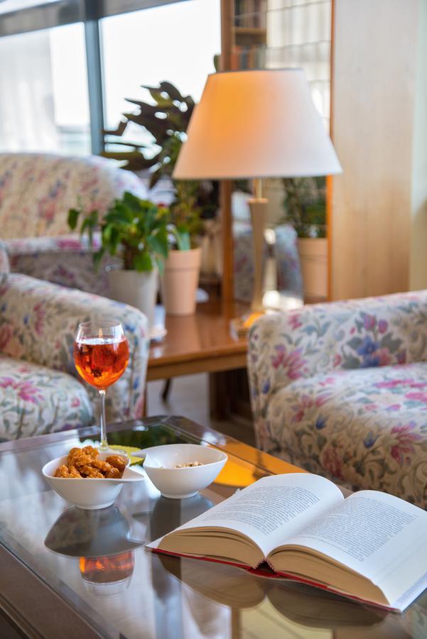 Hotel Igea Spiaggia 벨레지아아지마리나 외부 사진