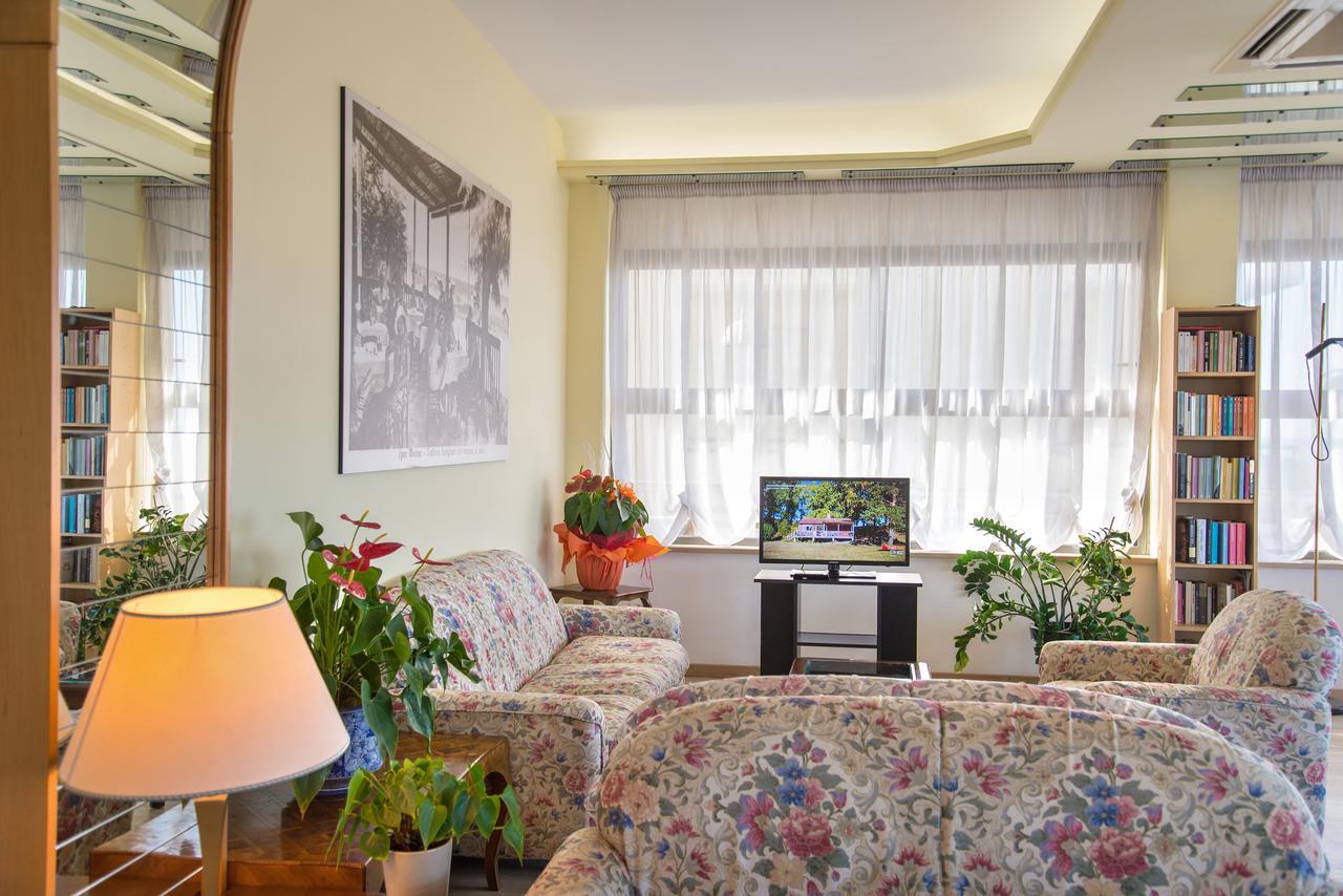 Hotel Igea Spiaggia 벨레지아아지마리나 외부 사진
